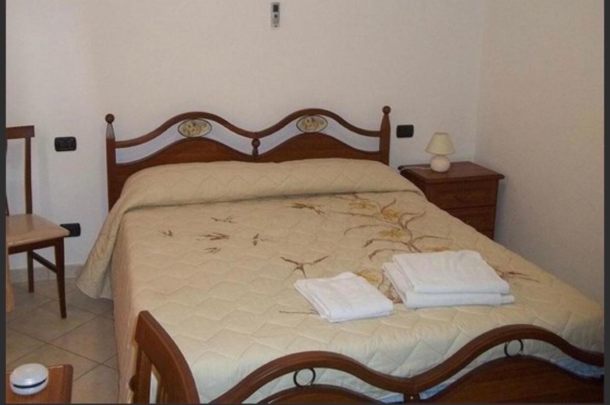 B&B Ramses Uta Экстерьер фото