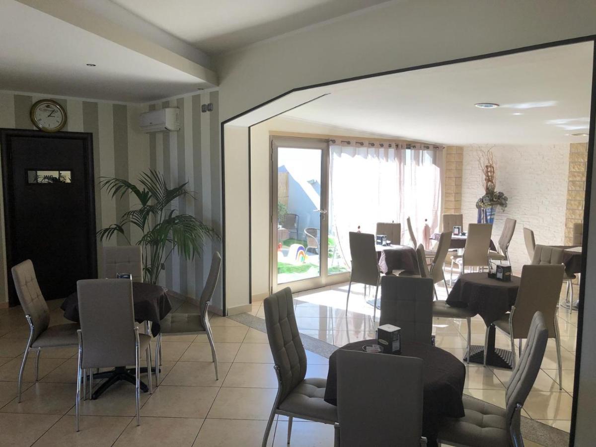 B&B Ramses Uta Экстерьер фото