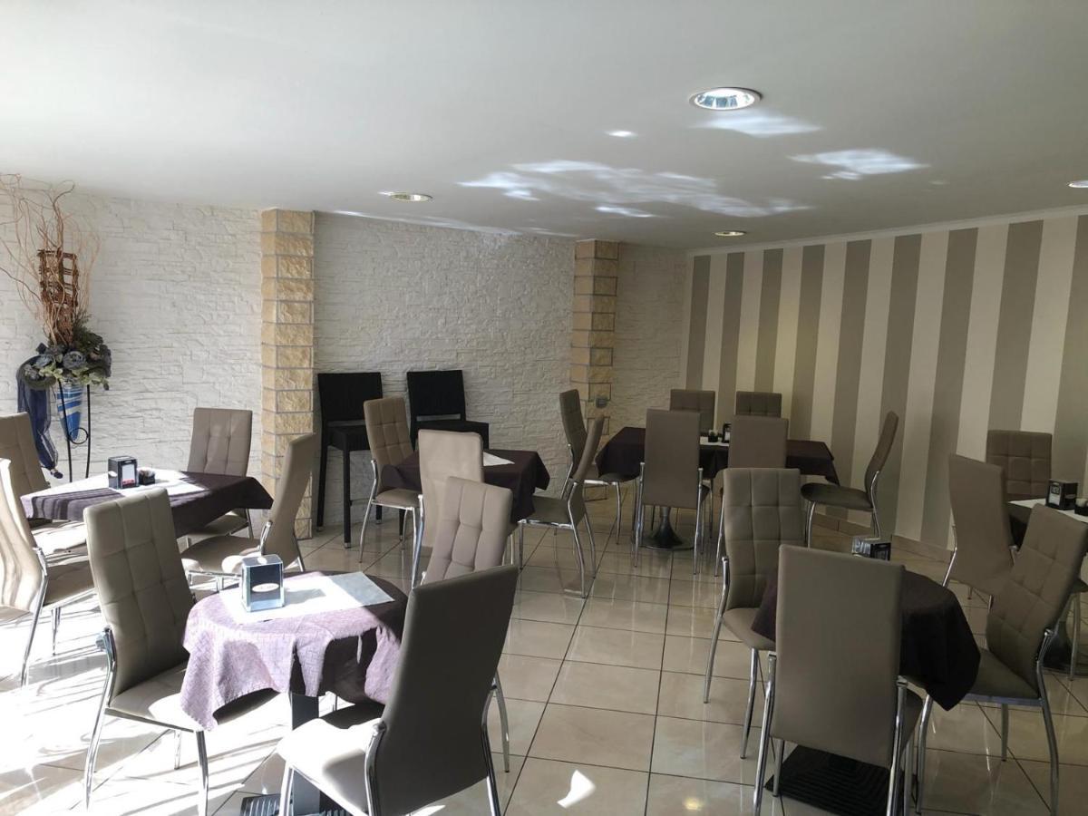 B&B Ramses Uta Экстерьер фото