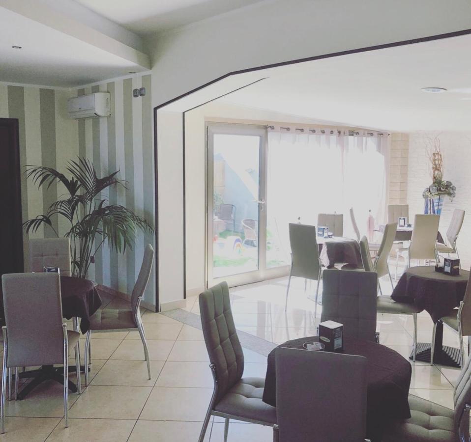 B&B Ramses Uta Экстерьер фото