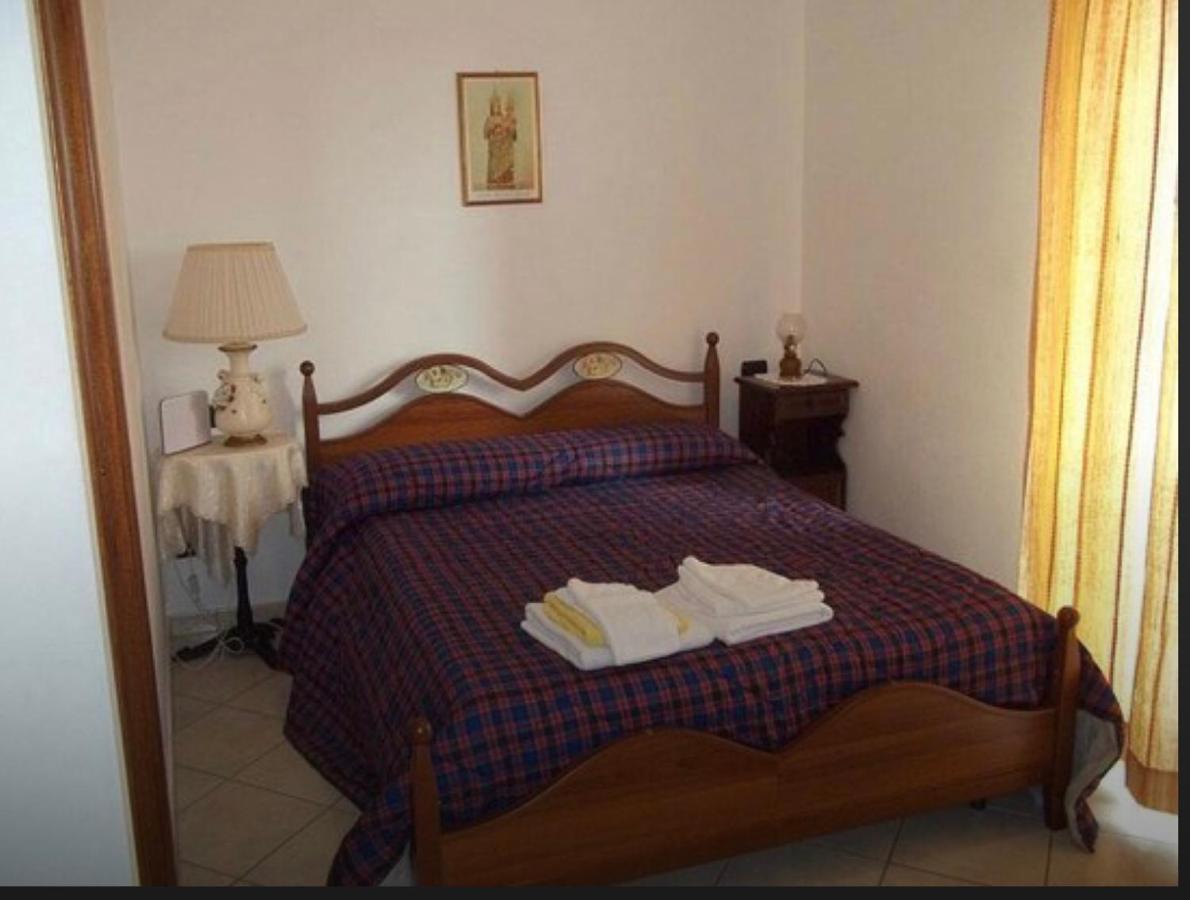 B&B Ramses Uta Экстерьер фото